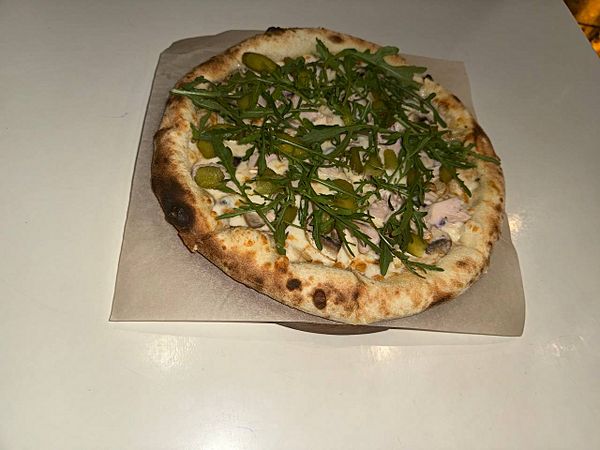 Пицца с куриной грудкой и жареными грибами new-