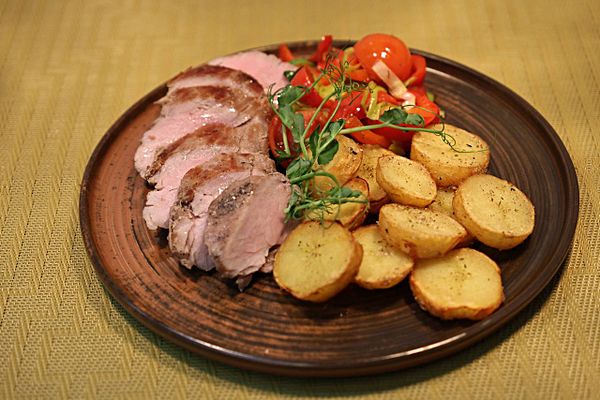 Свиная вырезка с картофелем по-деревенски