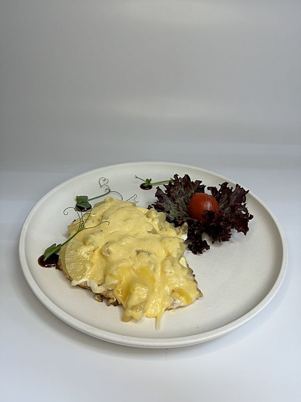 Грудка куриная с сыром и ананасами