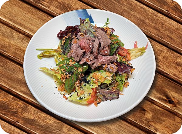 Салат тёплый с говядиной