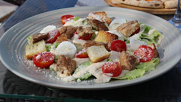 Цезарь с курочкой