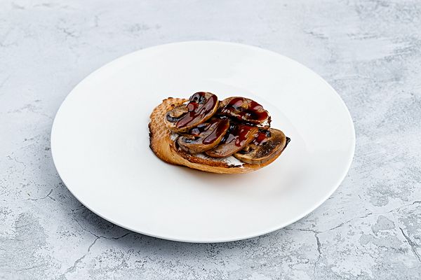 Брускетта с грибами