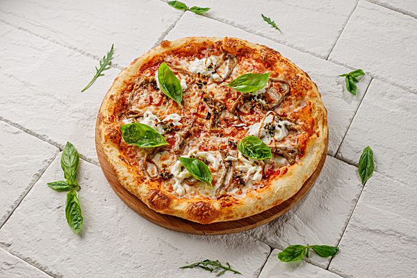 Пицца с баклажаном унаги и страчателлой