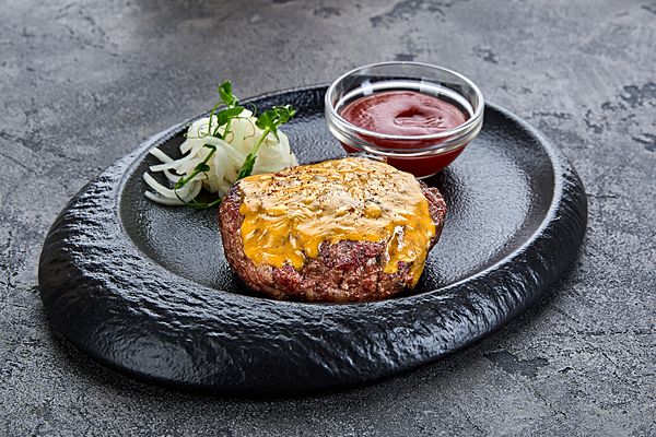 Бифштекс из говядины с чеддером