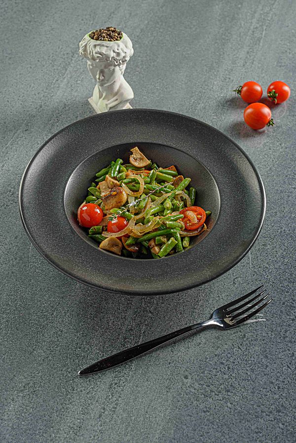 Жаренная стручковая фасоль с луком и грибами