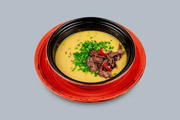 Гороховый крем-суп с говяжьей щекой