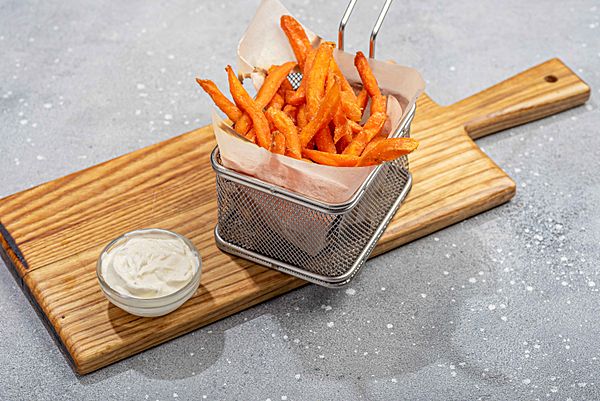 Батат фри с соусом Блю-чиз