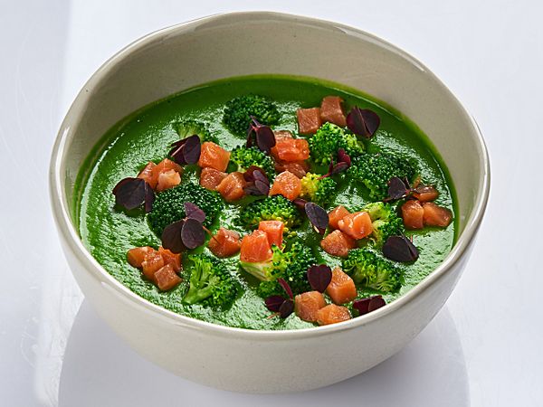 Крем-суп из брокколи с форелью