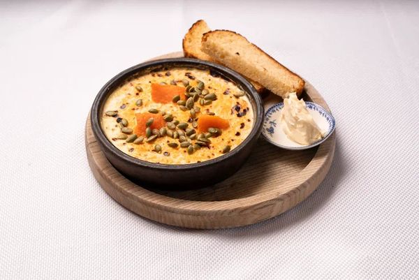 Пшенная каша из печи с тыквой, тыквенными семечками и корицей