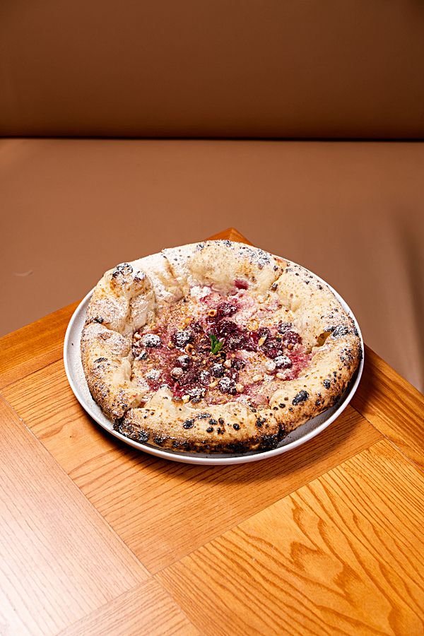 Пицца вишня, фундук, корица (сладкая)