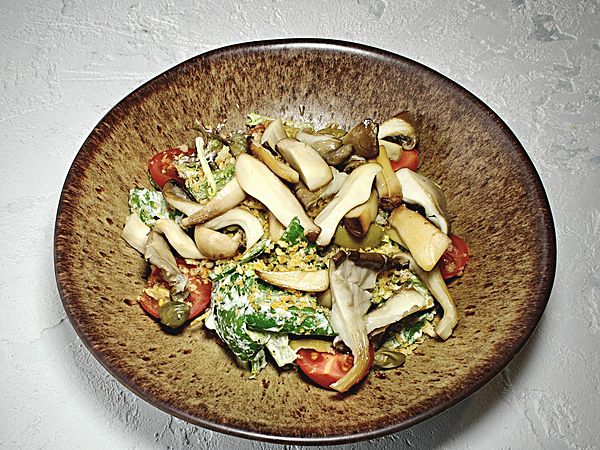 Салат Цезарь с грибами