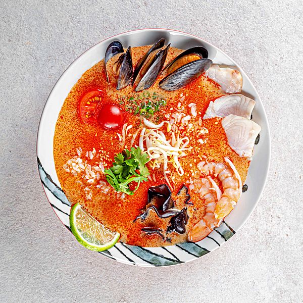 Том ям с морепродуктами