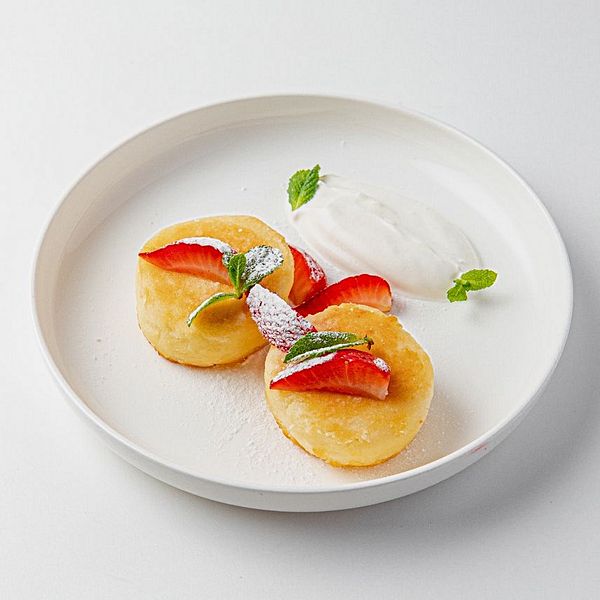 Сырники с клубникой
