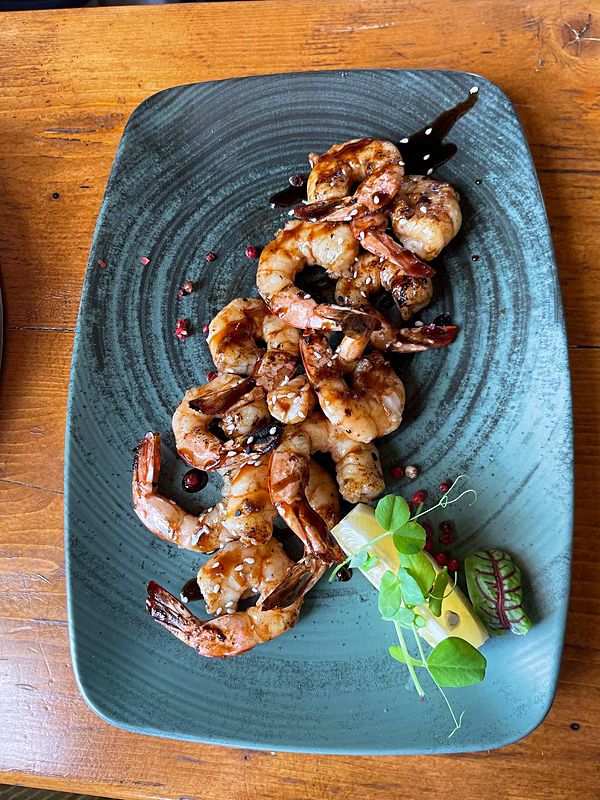 Креветки на огне с соусом унаги