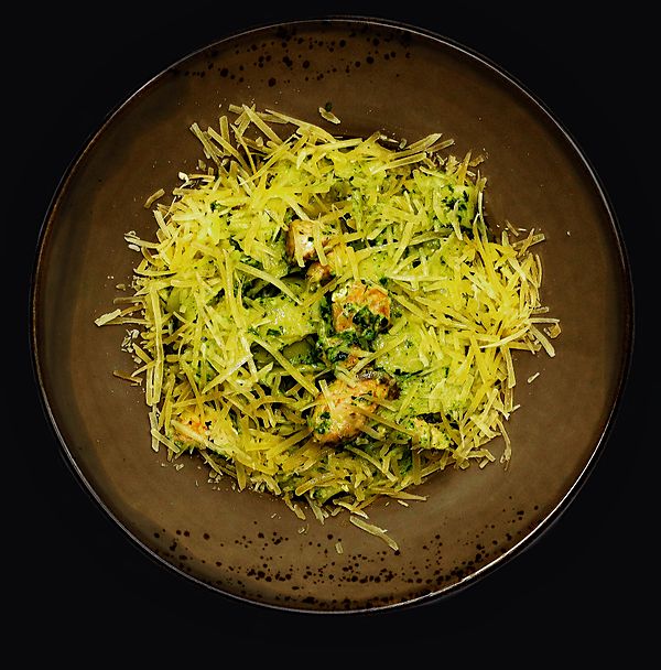 Фетучини с лососем и шпинатом