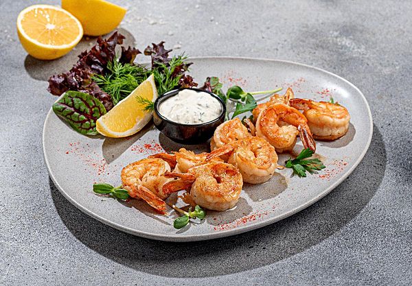 Хвосты тигровых креветок с соусом