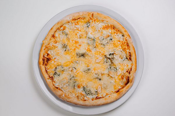 Сырная с лепестками миндаля