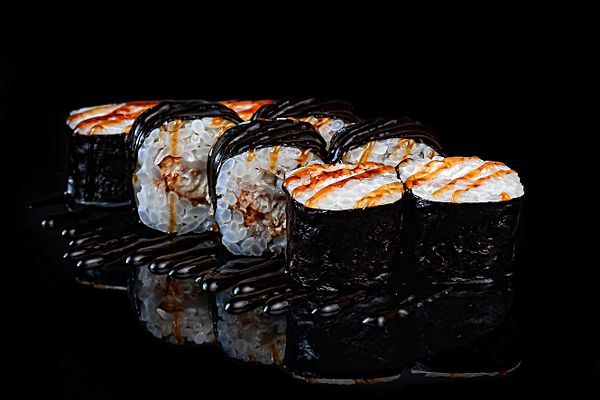 Маки с угрем