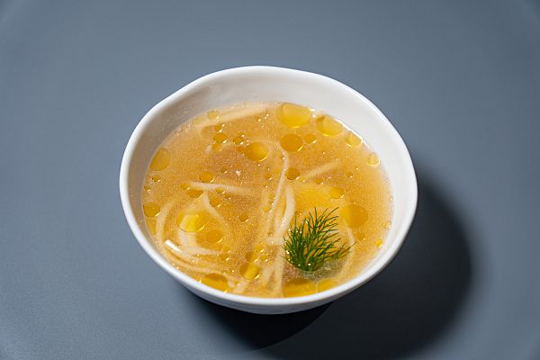 Куриный бульон с лапшой