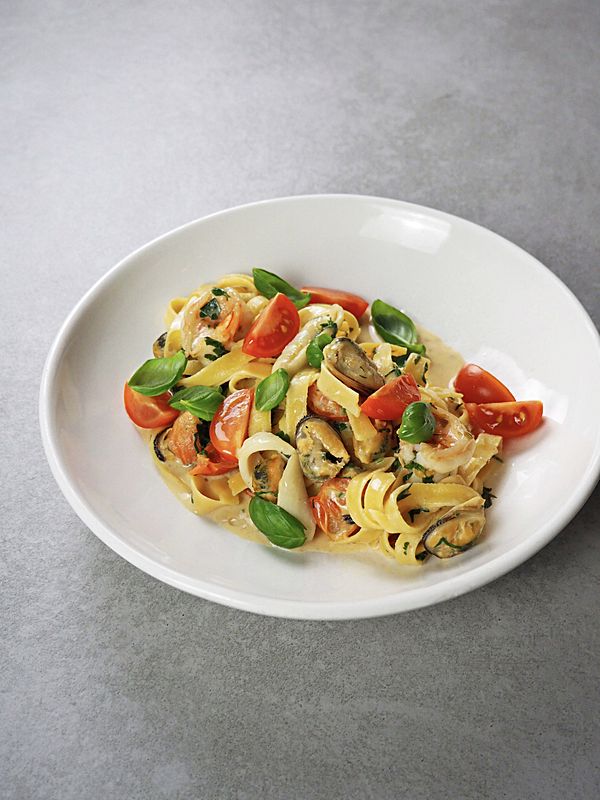 Тальятелле Frutti di Mare с креветками, кальмарами и мидиями в сливочном соусе