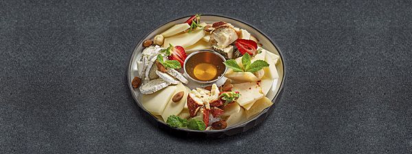 Ассорти крымских фермерских сыров