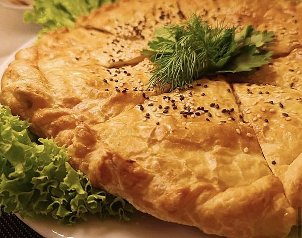 Курник в слоеном тесте