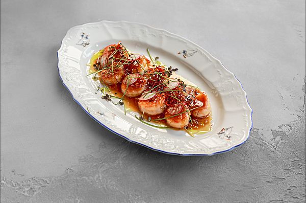 Тигровые креветки в медово-чесночном соусе с нитями чили