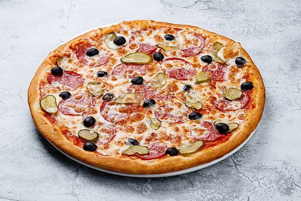 Пицца с салями