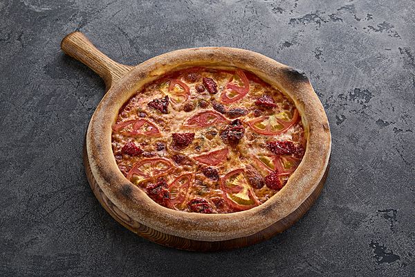 Пицца Маргарита с вялеными томатами