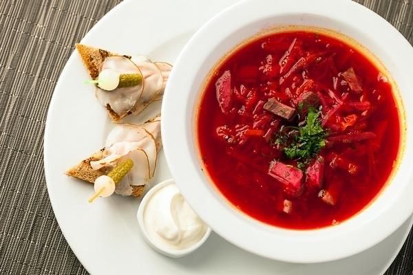 Борщ «Московский» с салом и сметаной