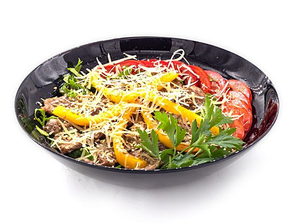 Теплый салат с говядиной