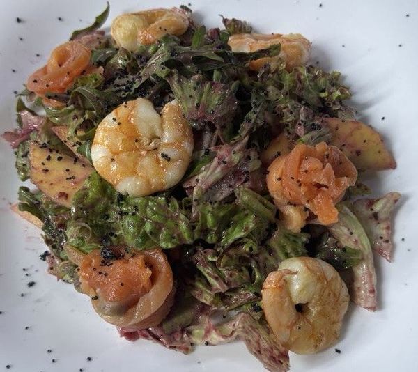 Салат с авокадо и манго