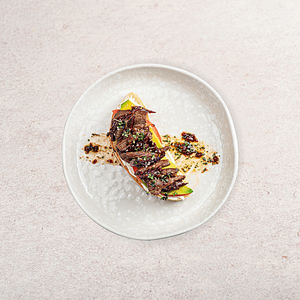 Брускетта с говядиной