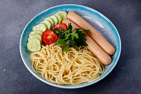 Пшеничные сосиски с овощами