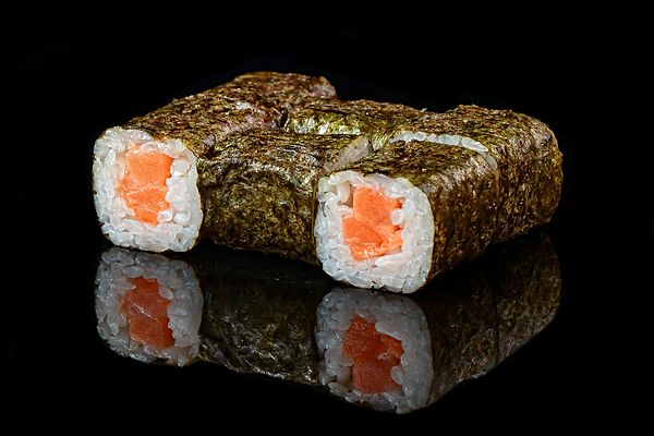 Макт ролл с лососем