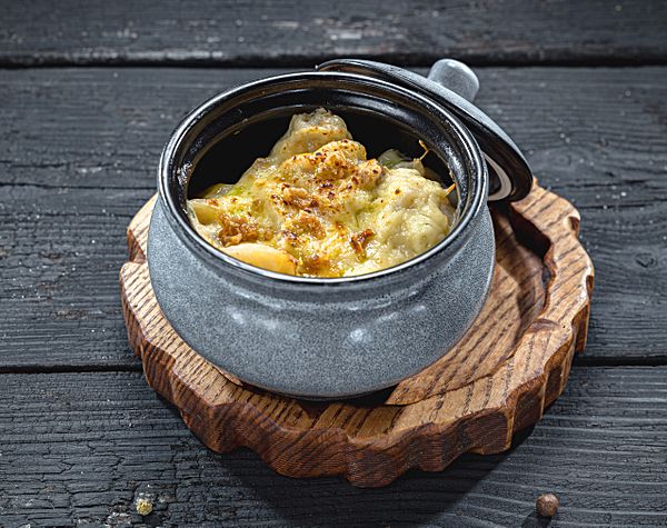 Пельмени с говядиной, грибами и соусом бешамель