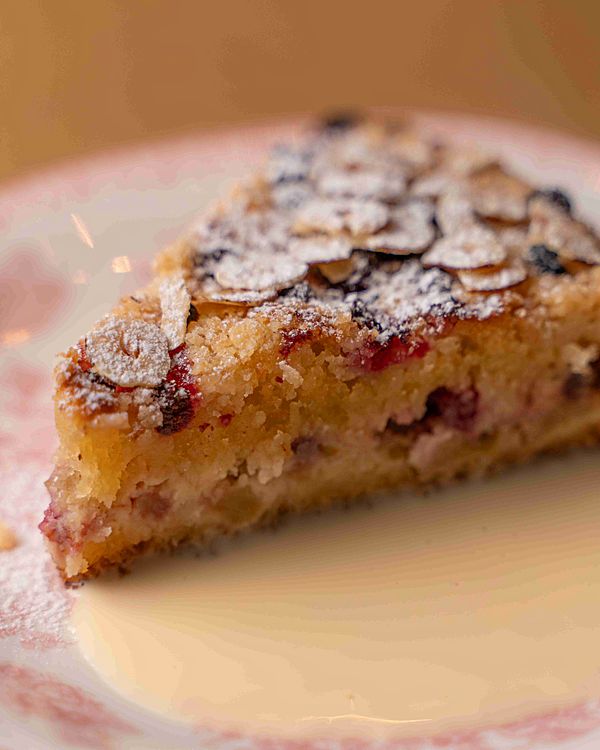 Пирог с брусникой и яблоками