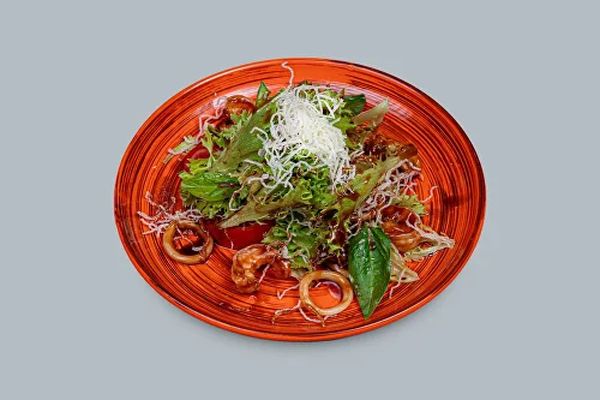 Салат с кальмаром и креветками