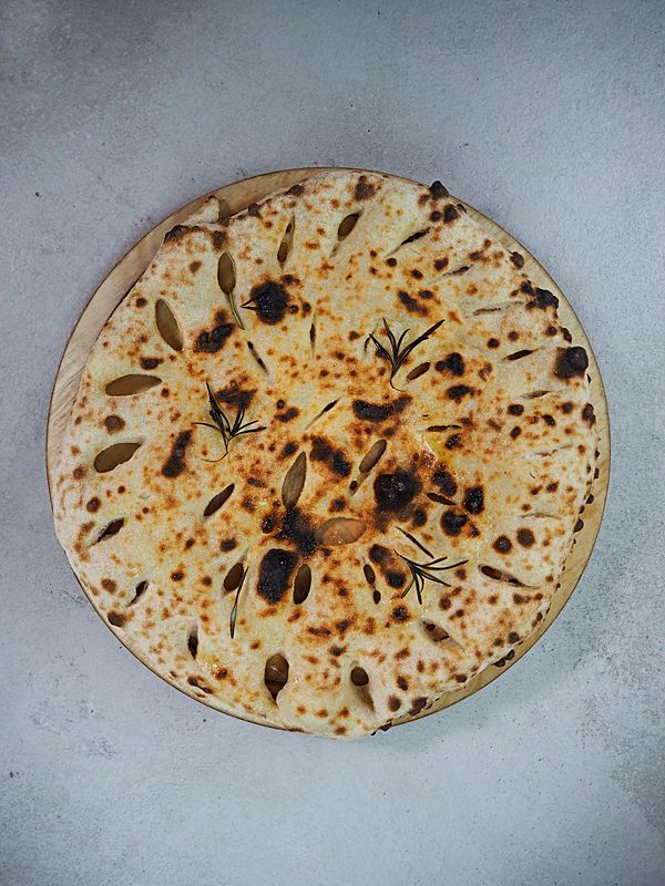 Фоккача с розмарином и оливковым маслом