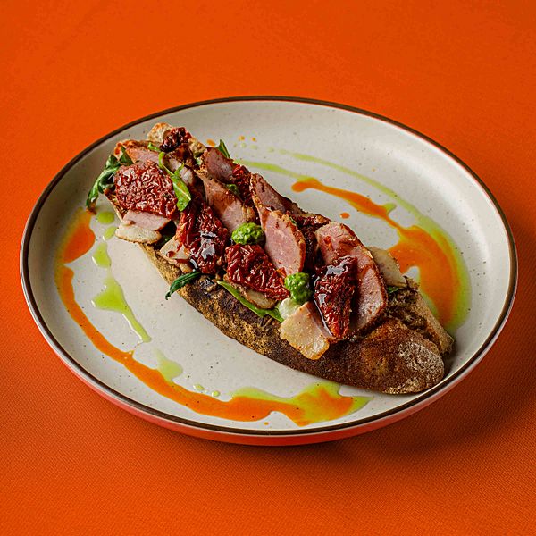 Брускетта пастрами