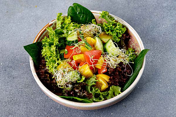 Локальные овощи с оливковым маслом