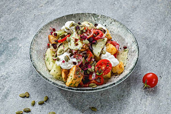 Салат Тосканский с томатами страчетеллой