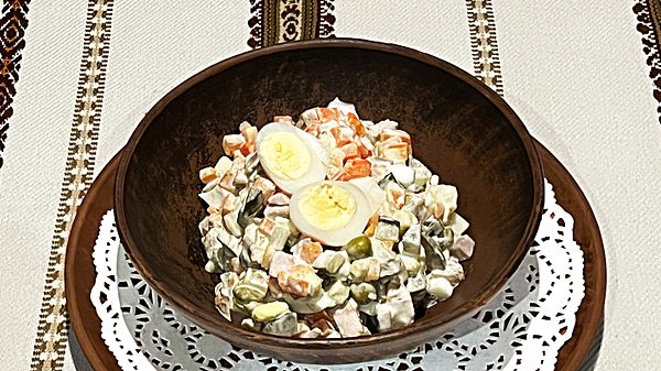 Оливье с бужениной и домашним майонезом