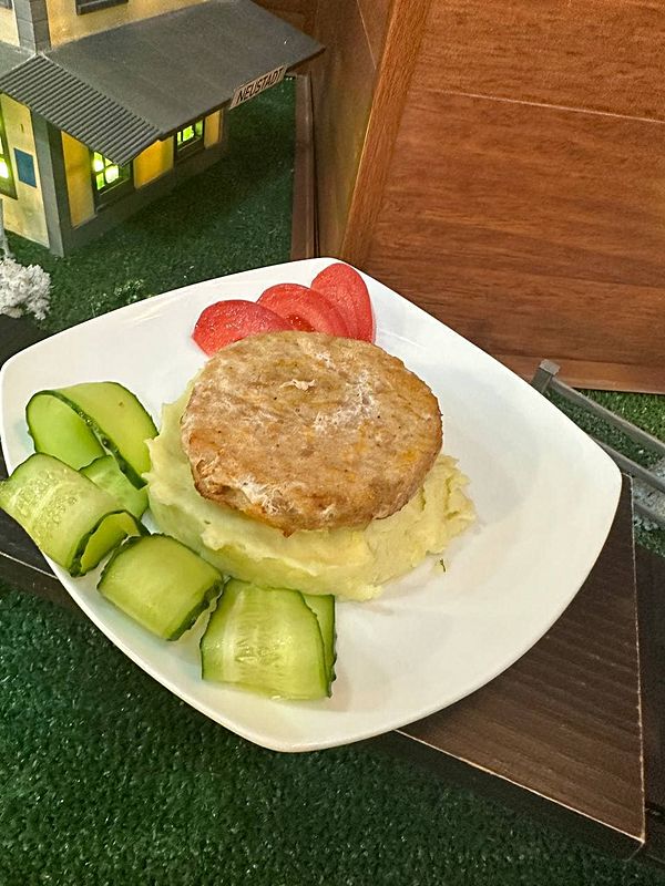 Котлета нежная с картофельным пюре