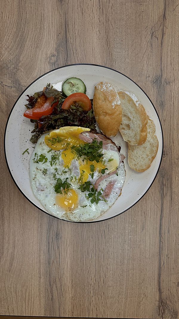 Глазунья с ветчиной