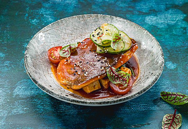 Дорадо с шпинатом и соусом кимчи