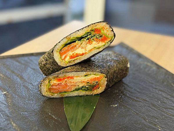 Кимбап с лососем и угрем