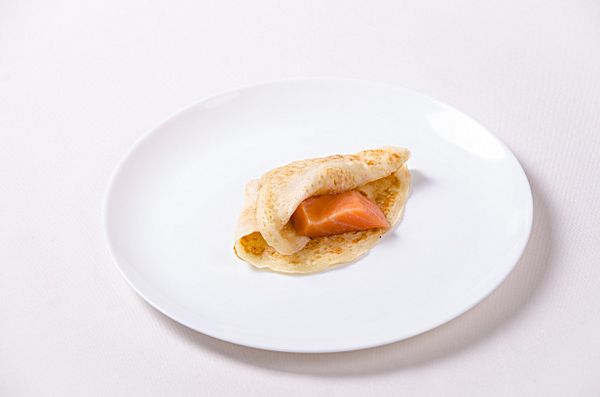 Блин с соленой семгой (маленький)