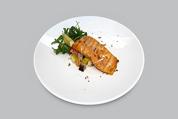 Филе лосося с овощным Рататуем