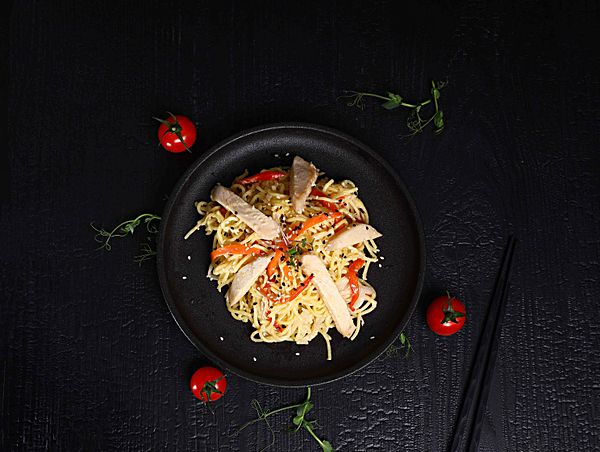 Яичная с курицей в сливочном соусе